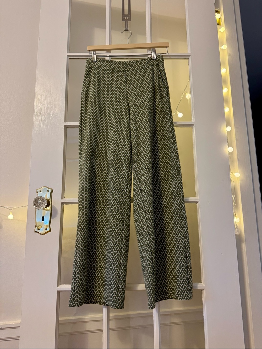 Max Studio Soft Wide Leg Zigzag Patterned Olive Green Pant Elastic Quiet Luxury